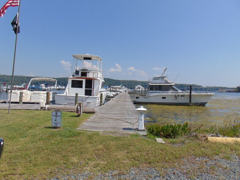 More Photos Of 121 Willow Landing Rd, Stafford Marina For Sale