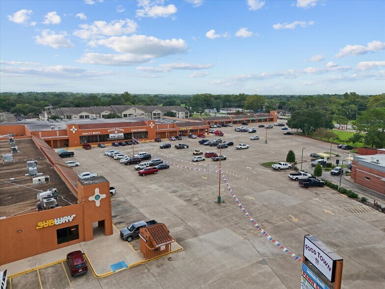 More Photos Of 12408 Highway 6, Santa Fe Freestanding For Lease