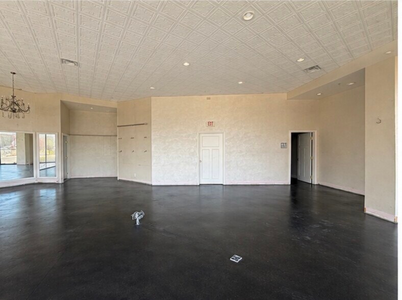 More Photos Of 2388-2400 Thousand Oaks Blvd, Thousand Oaks Freestanding For Lease
