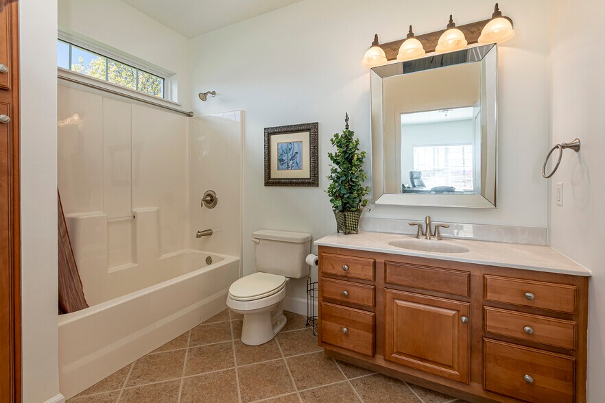 More Photos Of 2801 17th St, Marion Medical For Sale