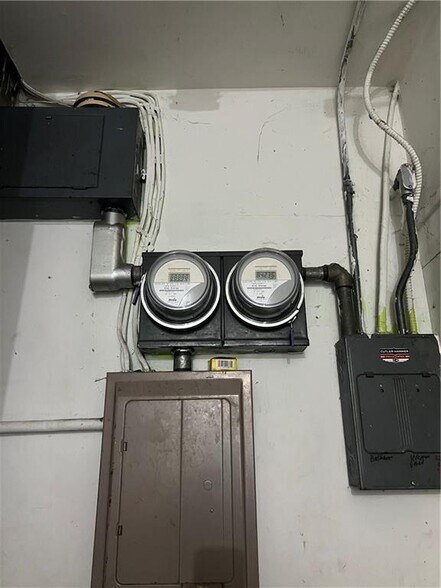 More Photos Of 416 Putnam St, Eau Claire Supermarket For Sale