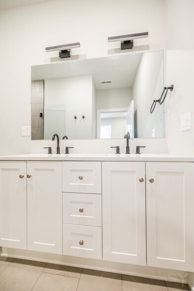 More Photos Of 6220 S King Dr, Chicago Multifamily For Sale