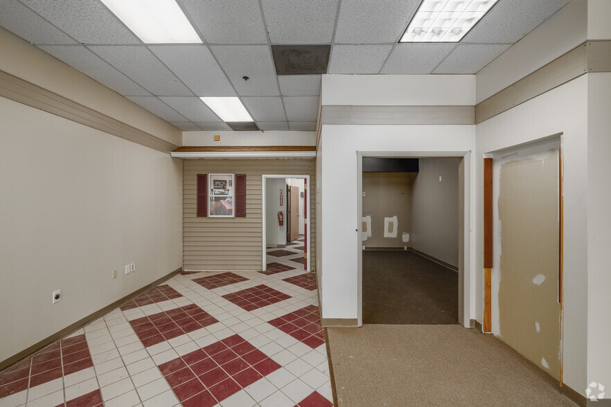 More Photos Of 3391 State Route 27, Franklin Park Storefront For Lease