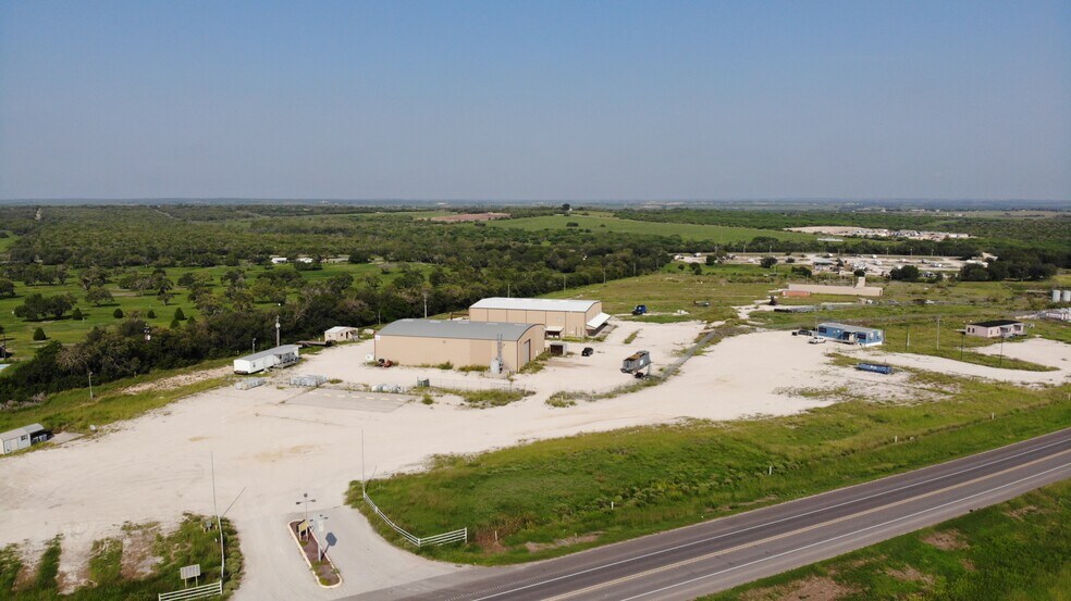 More Photos Of 8730 S Highway 181, Kenedy Warehouse For Lease