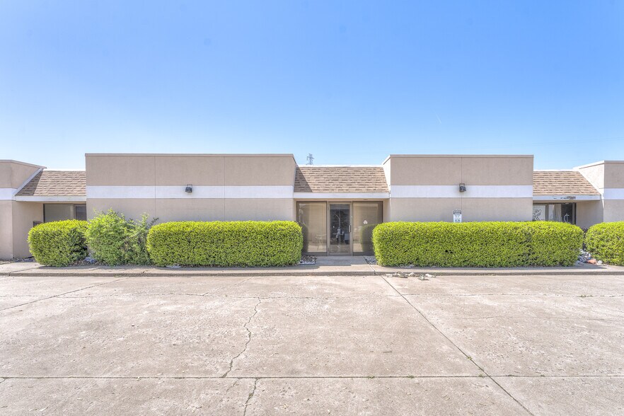 More Photos Of 7814 NW 94th St, Oklahoma City Office For Sale