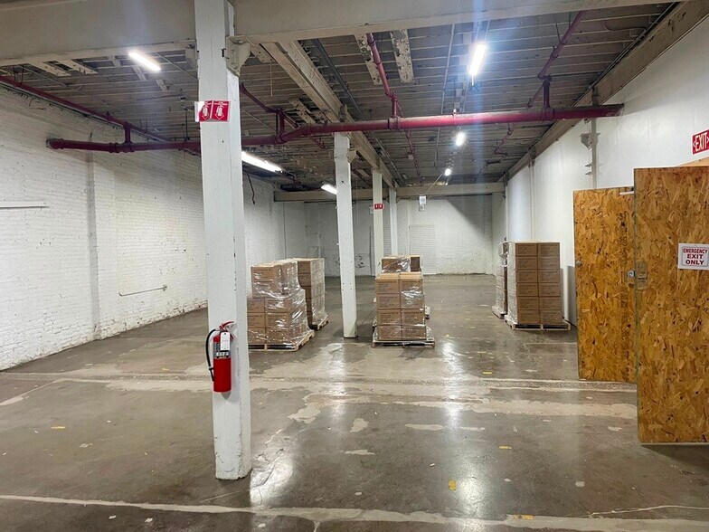 More Photos Of 1622 W Carroll Ave, Chicago Industrial For Sale