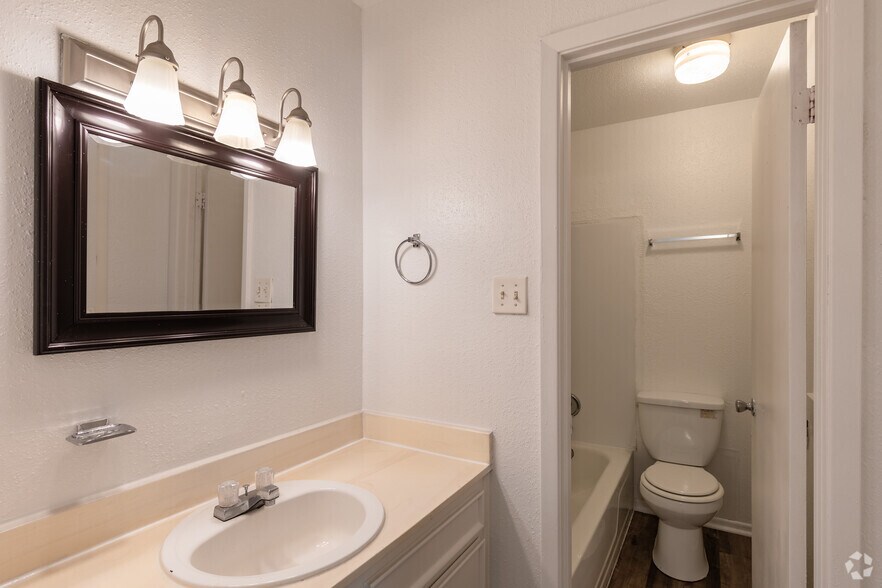 More Photos Of 475 S Denver St, Vidor Apartments For Sale