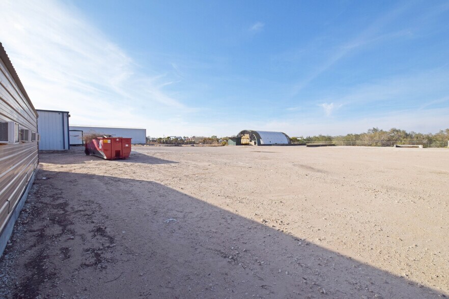 More Photos Of 305 E 57th St, Odessa Warehouse For Sale