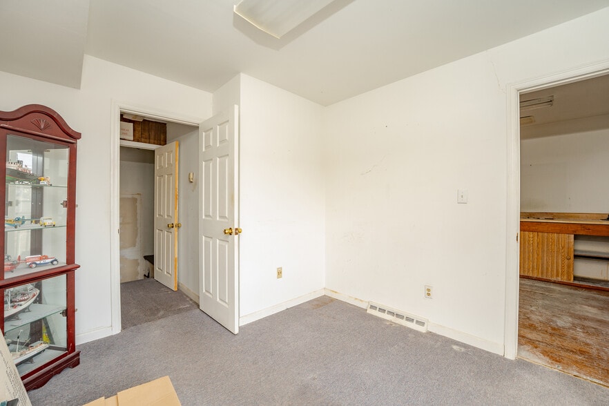 More Photos Of 98 New Rd, Somers Point Showroom For Sale