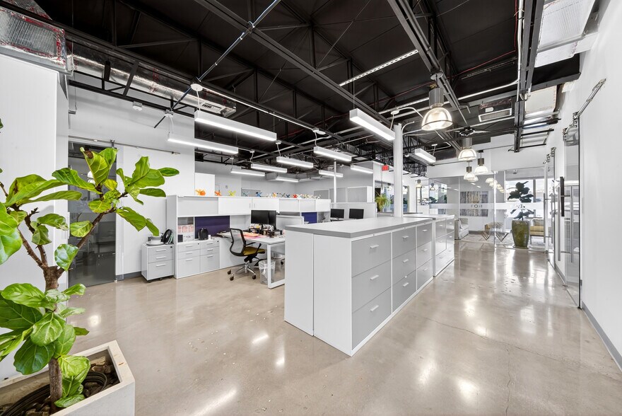 More Photos Of 7630 Biscayne Blvd, Miami Office For Lease
