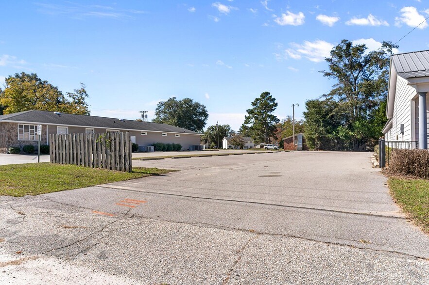 More Photos Of 450 North St, Bamberg Medical For Sale