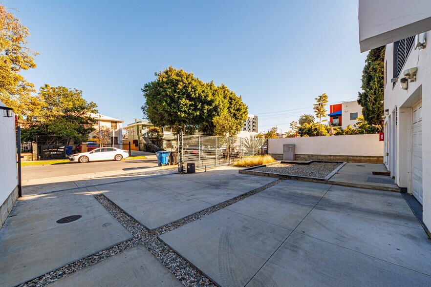 More Photos Of 1119 N Berendo St, Los Angeles Apartments For Sale