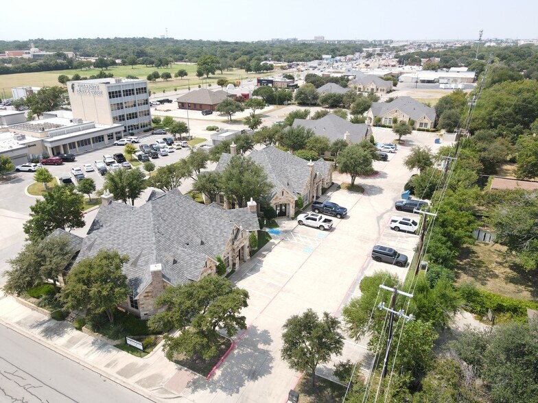 More Photos Of 1801-1813 Hinkle Dr, Denton Office For Sale