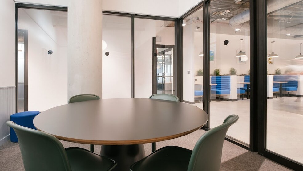 More Photos Of 801 Barton Springs Rd, Austin Office For Lease