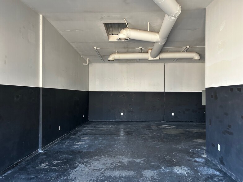 More Photos Of 2529 Merrell Rd, Dallas Light Distribution For Lease