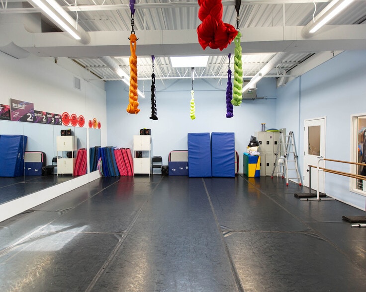 More Photos Of 24 Mcintyre Pl, Kitchener Warehouse For Sale