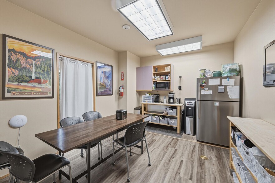 More Photos Of 3010 Squalicum Pky, Bellingham Office For Sale