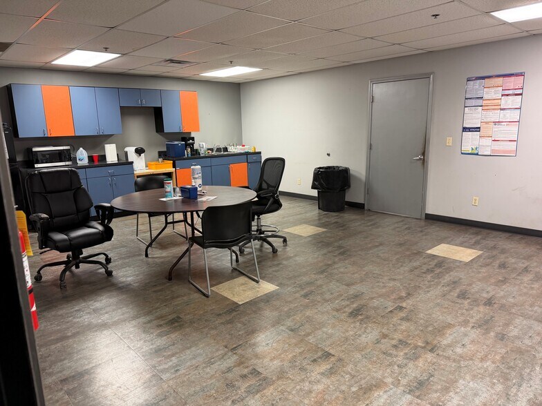 More Photos Of 4550 Commerce Ave, High Ridge Manufacturing For Lease