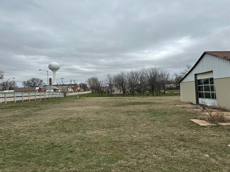 More Photos Of 623 N Main St, Fairview Land For Sale