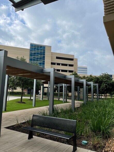 More Photos Of 1780 Hughes Landing Blvd, The Woodlands Office For Lease