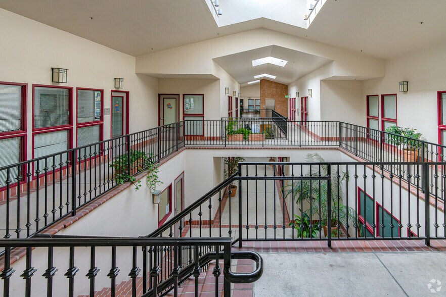 More Photos Of 2015 J St, Sacramento Loft Creative Space For Lease