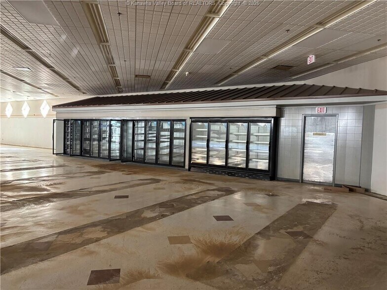 More Photos Of 173 Main St, Clay Drugstore For Lease