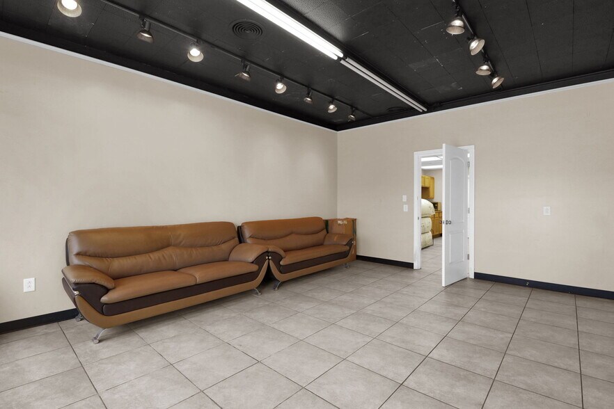 More Photos Of , Dayton General Retail For Sale