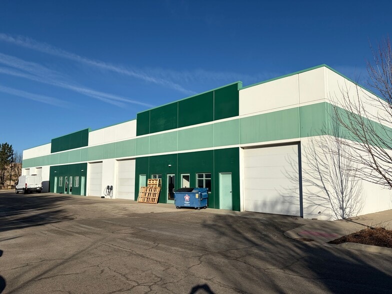 More Photos Of 300 Gregory Ct, Shorewood Warehouse For Sale