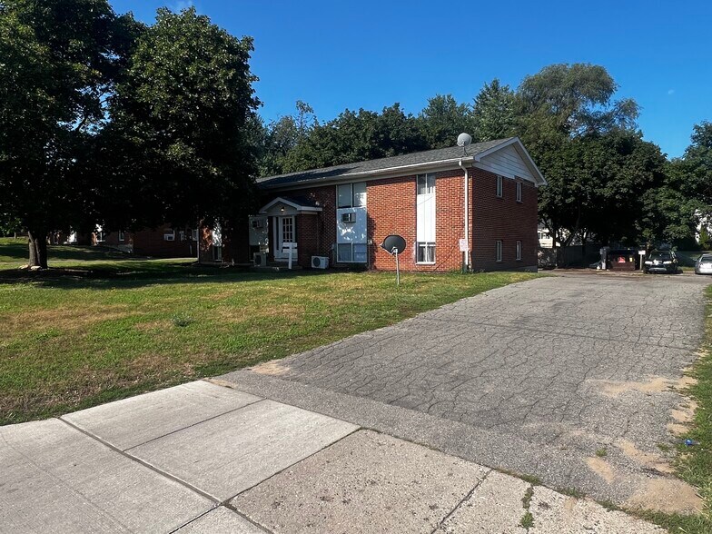 More Photos Of 3253 Charlesgate Ave SW, Wyoming Multifamily For Sale