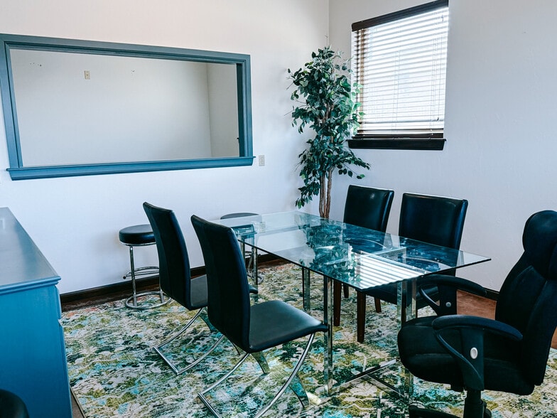 More Photos Of 604 W 18th St, Edmond Office For Lease