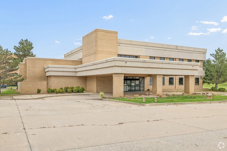 More Photos Of 230 N Midwest Blvd, Oklahoma City Medical For Sale