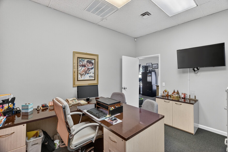 More Photos Of 400 Nevada Way, Boulder City General Retail For Sale