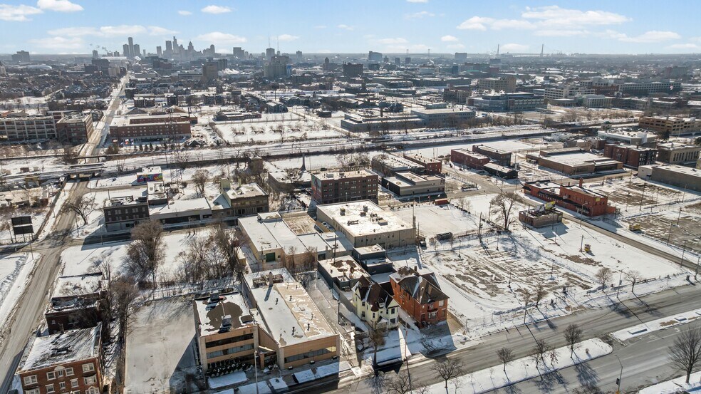 More Photos Of 3003 E Grand Blvd, Detroit Showroom For Lease