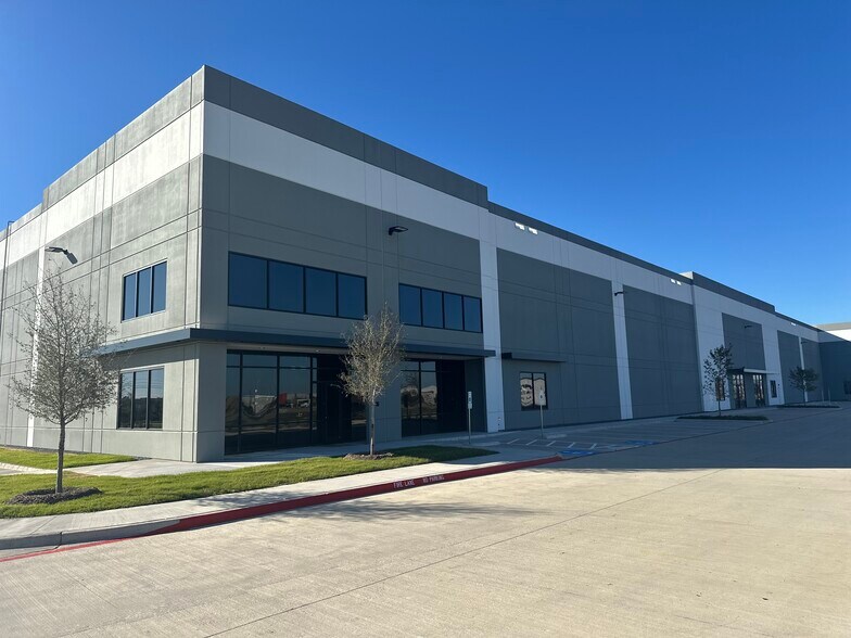 Primary Photo Of 3451 N Interstate 35, Denton Warehouse For Lease