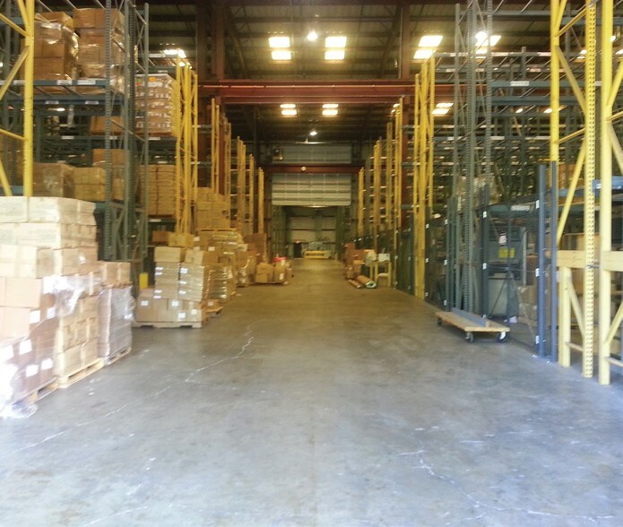 More Photos Of 100 Gilbert Dr, Alabaster Distribution For Lease