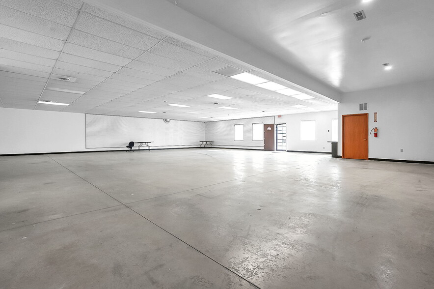 More Photos Of 411 S Central Ave, Columbus Freestanding For Sale