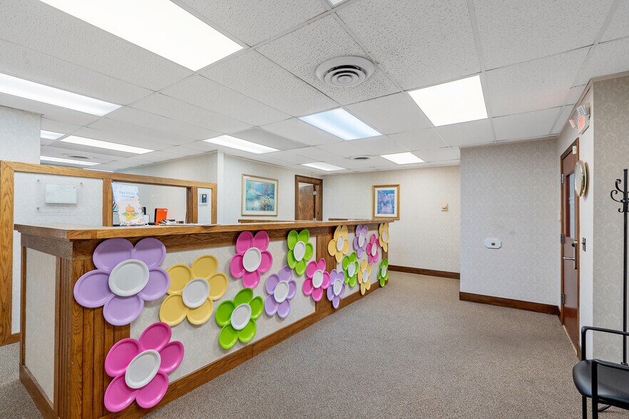 More Photos Of 144 Genesee St, Auburn Office For Sale