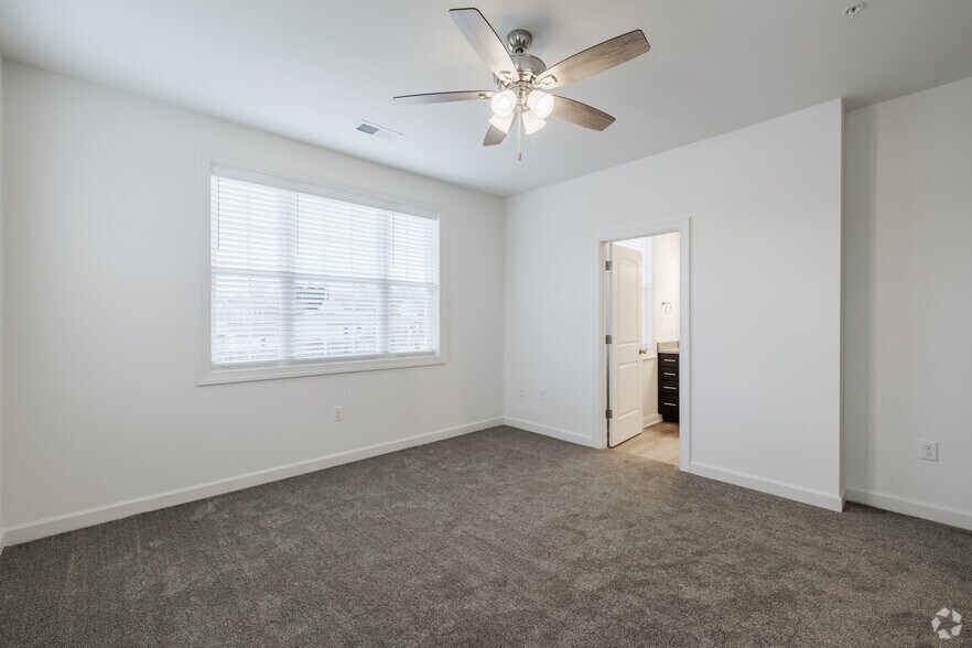 More Photos Of 41 Wttr Ln, Westminster Apartments For Sale