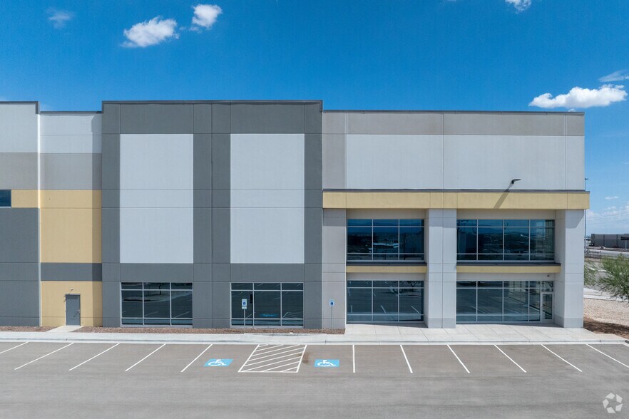 More Photos Of Gateway Blvd W, El Paso Unknown For Lease