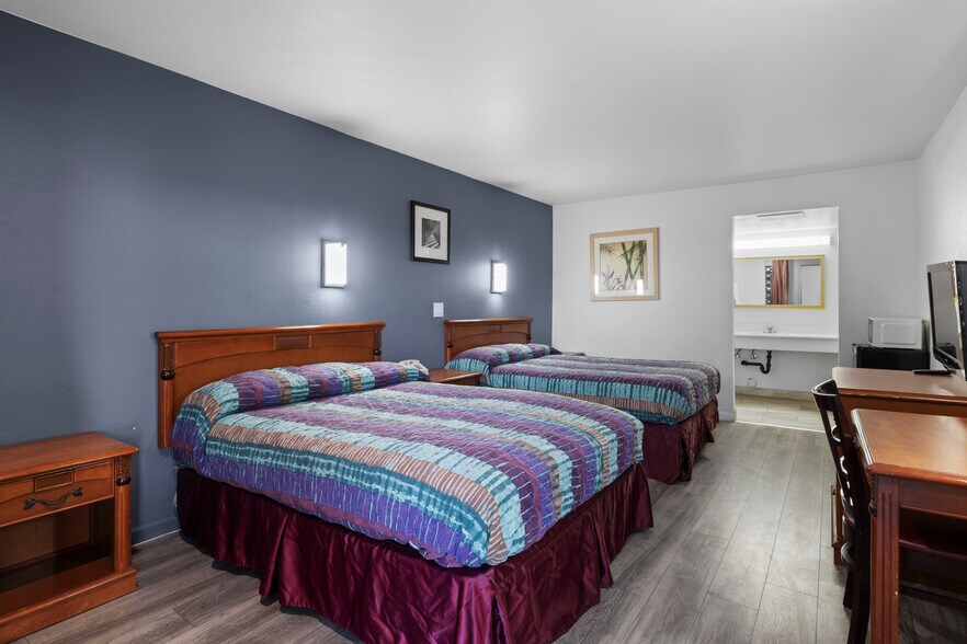 More Photos Of 4021 N 27th Ave, Phoenix Hotel For Sale