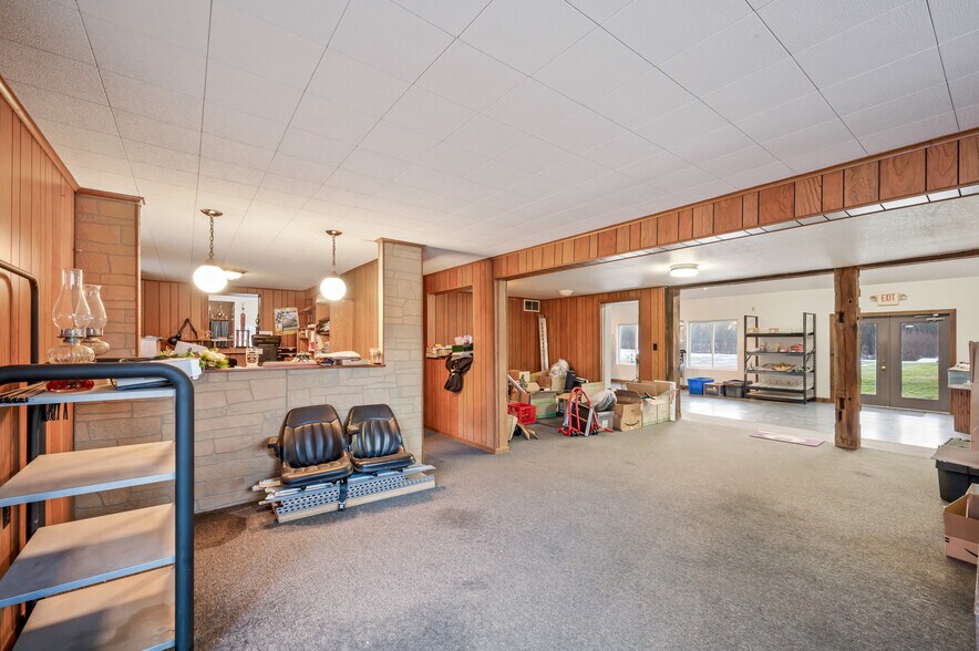 More Photos Of 4085 / 4086 State Route 422, Southington Showroom For Sale