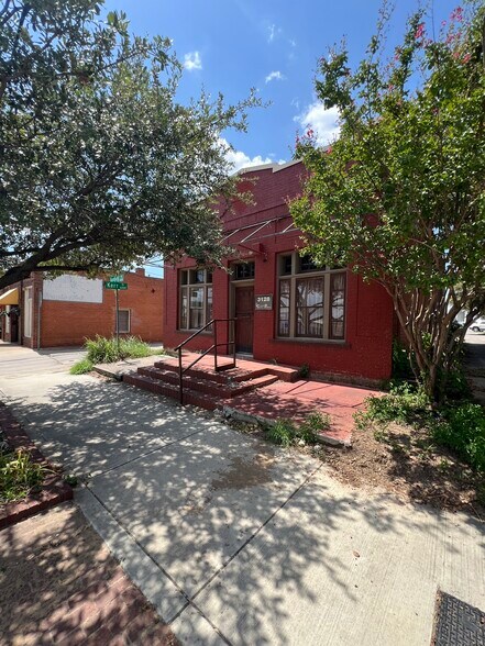 More Photos Of 3126 Handley Dr, Fort Worth General Retail For Sale