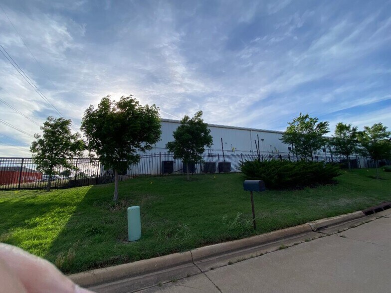 More Photos Of 4204 28th Ave NW, Norman Industrial For Lease