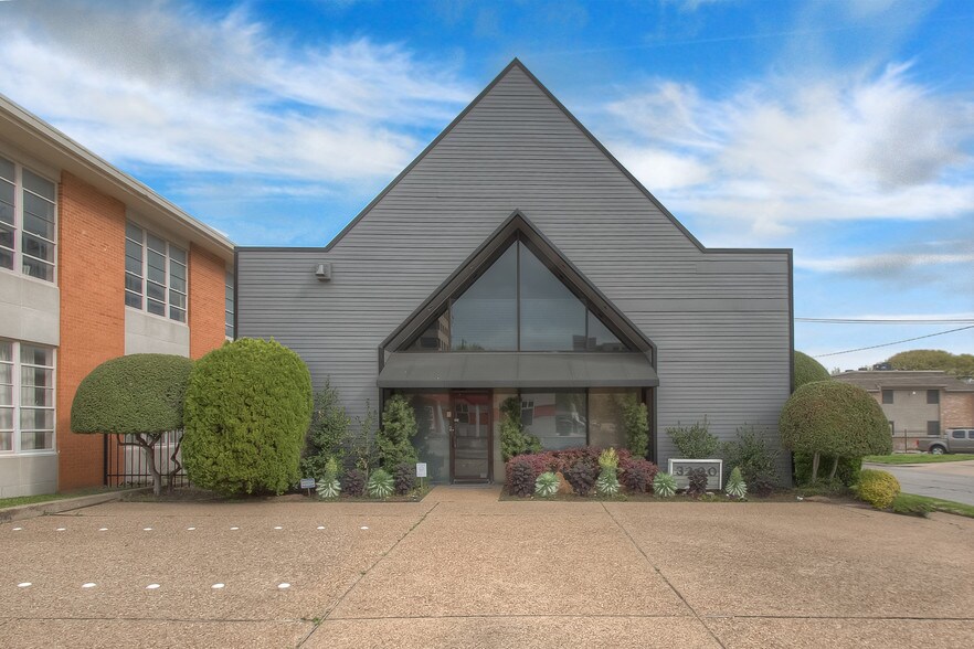 More Photos Of 3200 W 4th St, Fort Worth Loft Creative Space For Sale