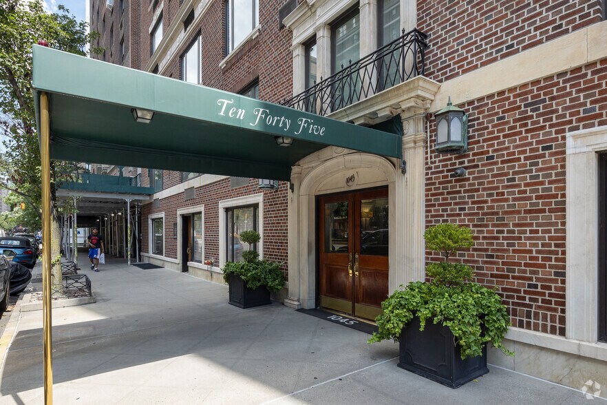 More Photos Of 1045 Park Ave, New York Apartments For Sale