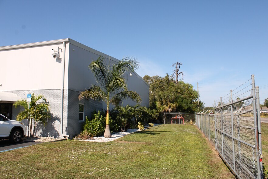 More Photos Of 2020 Ortiz Ave, Fort Myers Warehouse For Sale