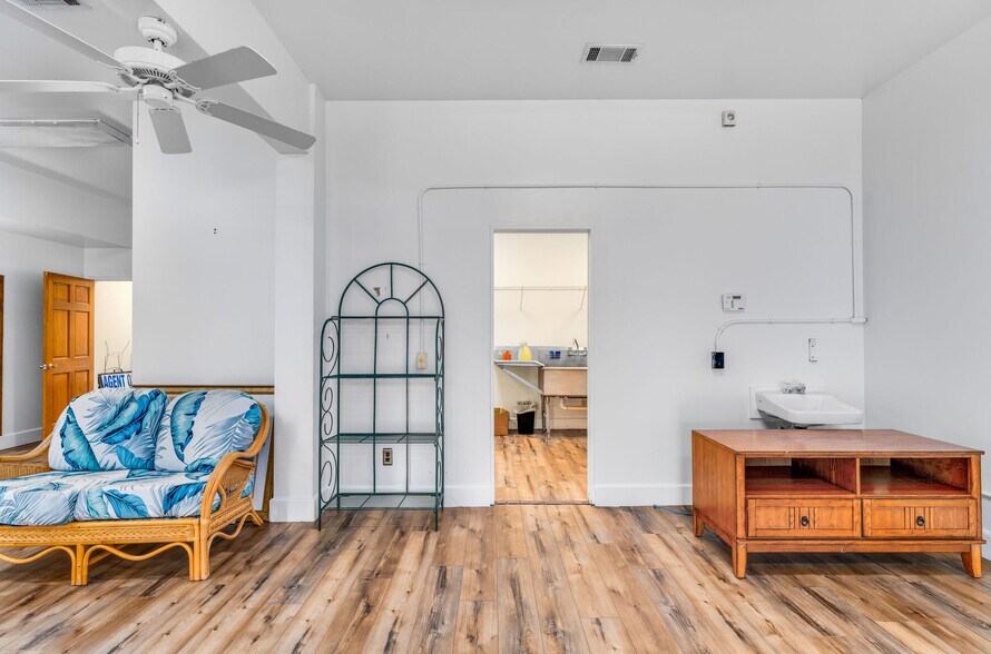 More Photos Of 51 Market St, Apalachicola Storefront Retail Residential For Lease