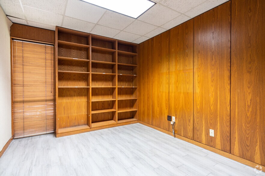 More Photos Of 3919 Woodlawn Ave, Pasadena Medical For Lease