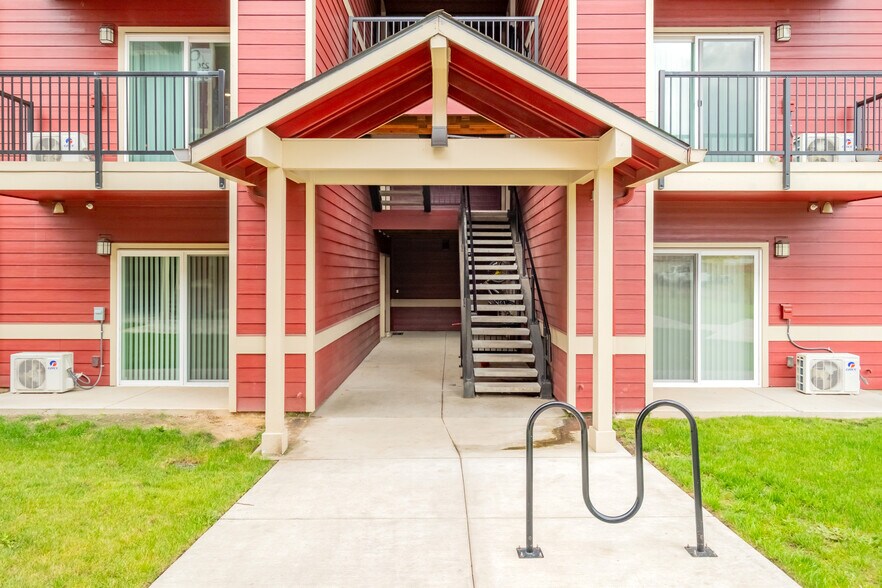 More Photos Of 13001 S Crompton's Ln, Molalla Apartments For Sale