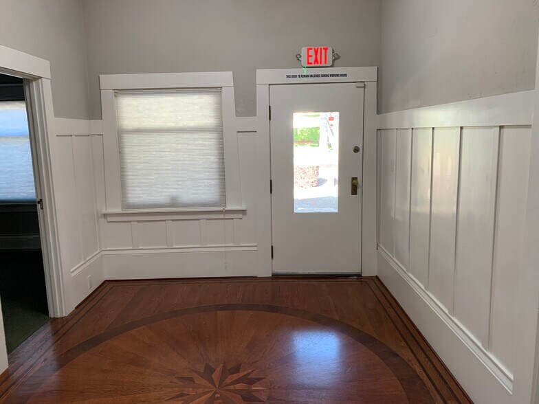 More Photos Of 1056 Division St, Pleasanton Office For Lease